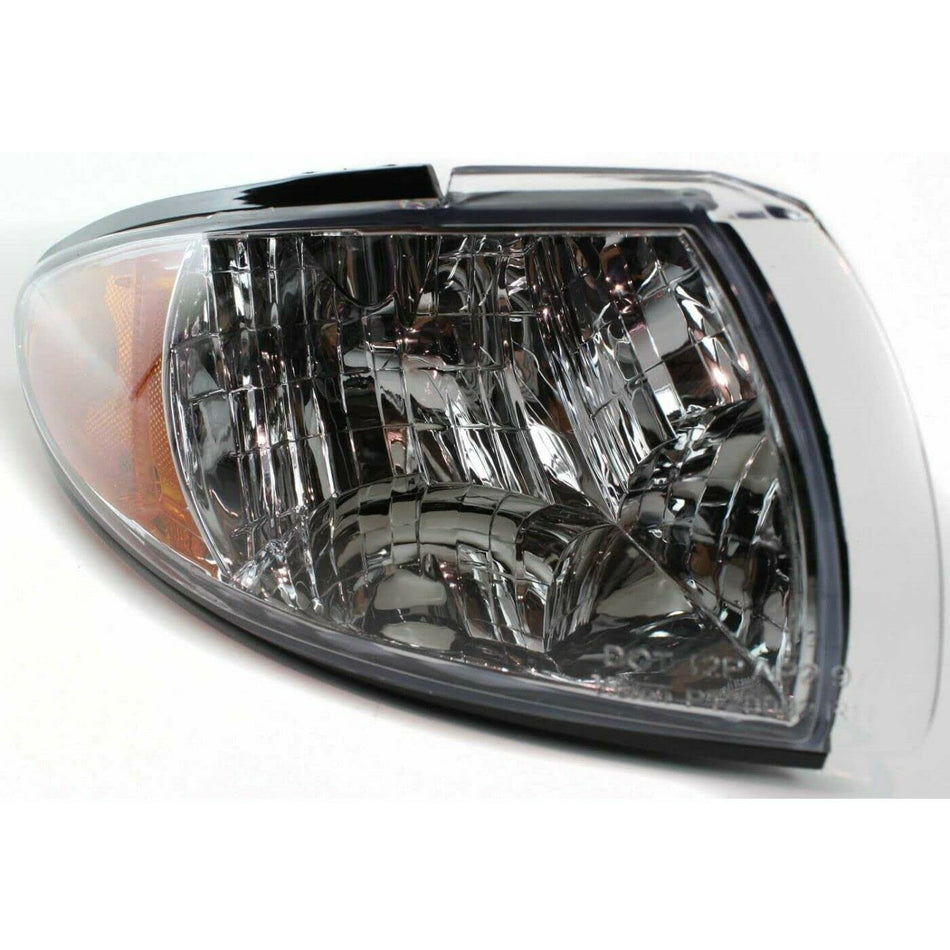 Front Passenger Side Parking Marker Light Assembly 1997-2003 Fits 1997-2003 Grand Prix Clear Lens GM2521153